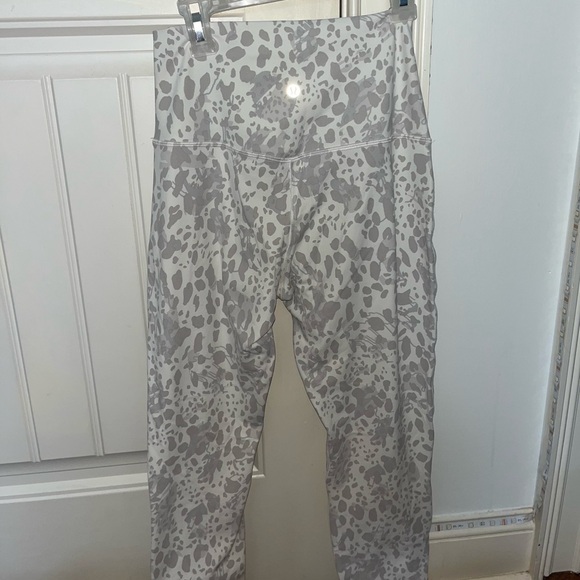 White print Lululemon leggings - Picture 1 of 1